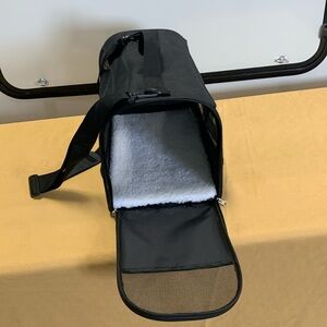 Vibrant Life
Vibrant Life Small Guaranteed on Board Soft-Sided Pet Carrier